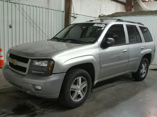 1GNDT13S172262448 - 2007 CHEVROLET TRAILBLAZE SILVER photo 2