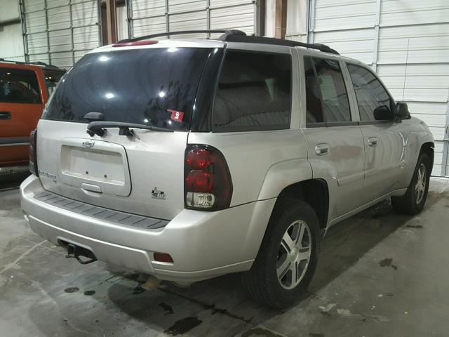 1GNDT13S172262448 - 2007 CHEVROLET TRAILBLAZE SILVER photo 4