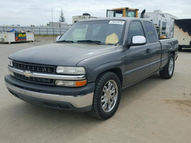 2GCEC19T8Y1374677 - 2000 CHEVROLET SILVERADO CHARCOAL photo 2