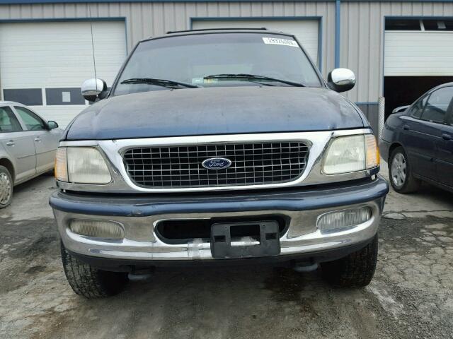 1FMFU18L5WLA00601 - 1998 FORD EXPEDITION BLUE photo 9
