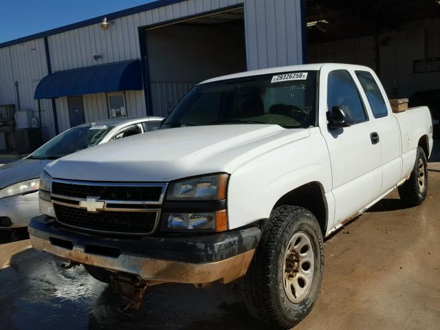 1GCEK19Z76Z252839 - 2006 CHEVROLET SILVERADO WHITE photo 2