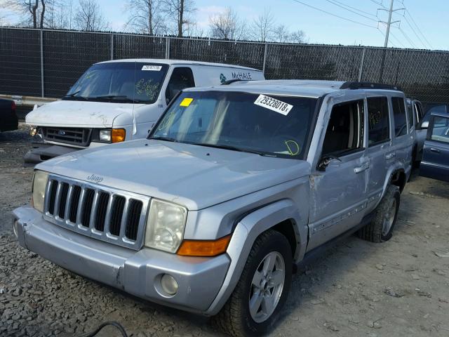 1J8HG48K88C114438 - 2008 JEEP COMMANDER SILVER photo 2