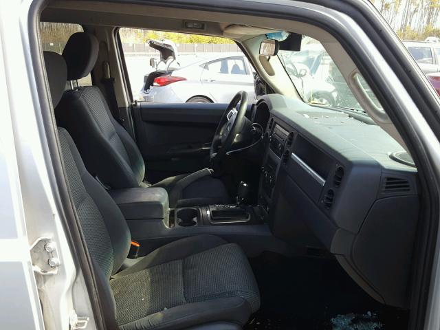 1J8HG48K88C114438 - 2008 JEEP COMMANDER SILVER photo 5