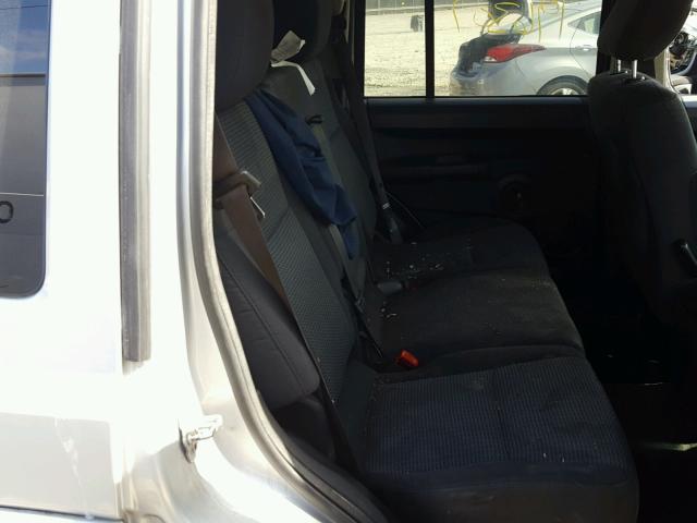 1J8HG48K88C114438 - 2008 JEEP COMMANDER SILVER photo 6