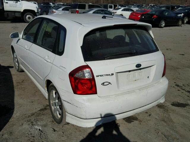 KNAFE162955076155 - 2005 KIA SPECTRA5 WHITE photo 3