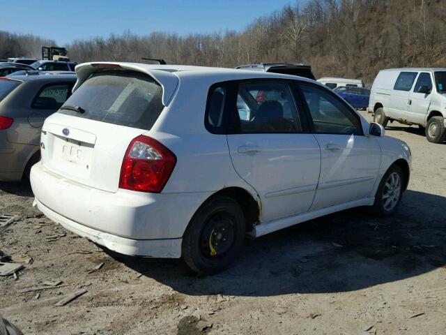 KNAFE162955076155 - 2005 KIA SPECTRA5 WHITE photo 4