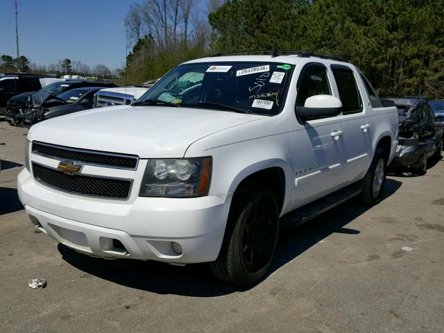 3GNFK123X7G178061 - 2007 CHEVROLET AVALANCHE WHITE photo 2