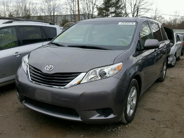 5TDKK3DC6DS321178 - 2013 TOYOTA SIENNA LE GRAY photo 2