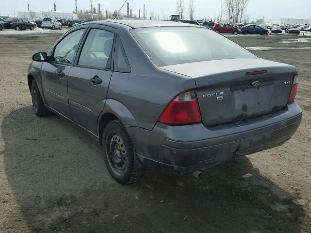 1FAFP34NX6W236034 - 2006 FORD FOCUS ZX4 GRAY photo 3