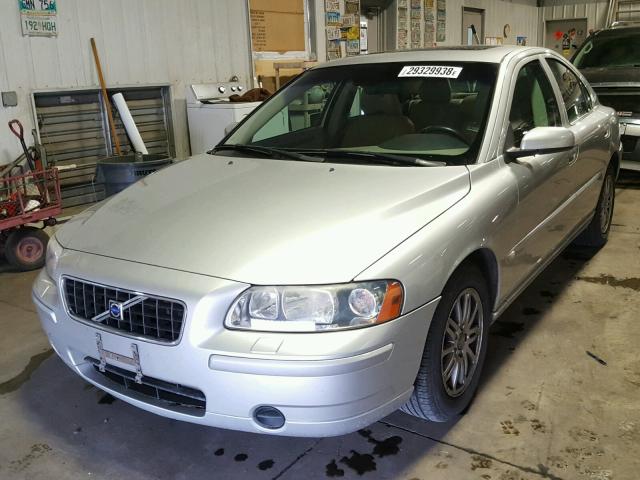 YV1RS612352468282 - 2005 VOLVO S60 SILVER photo 2