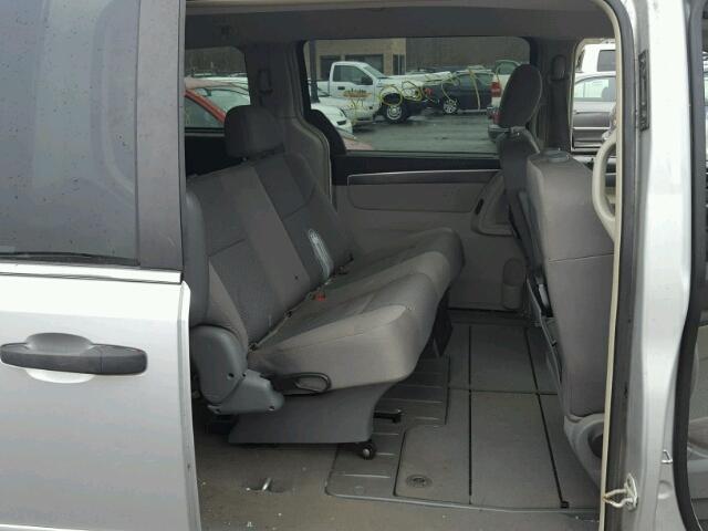 2V8HW44169R559605 - 2009 VOLKSWAGEN ROUTAN S ვერცხლისფერი ფოტო 6