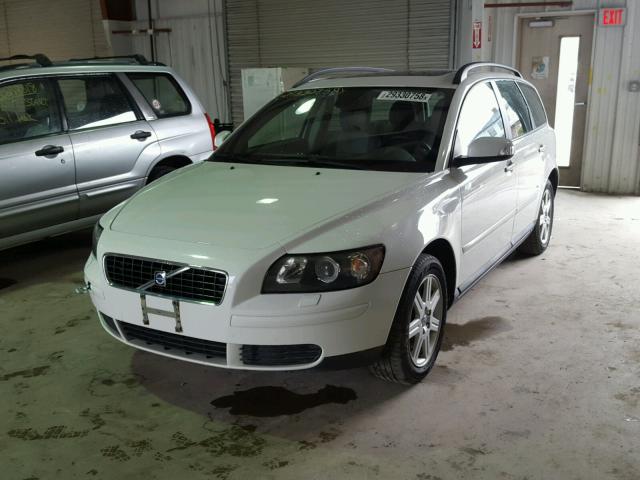 YV1MW390072281827 - 2007 VOLVO V50 2.4I WHITE photo 2