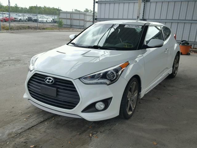 KMHTC6AE2FU226149 - 2015 HYUNDAI VELOSTER T WHITE photo 2