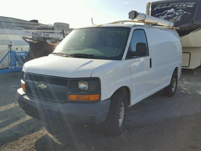 1GCGG25V761123629 - 2006 CHEVROLET EXPRESS G2 WHITE photo 2