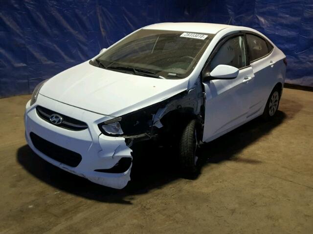 KMHCT4AE5HU176063 - 2017 HYUNDAI ACCENT SE WHITE photo 2