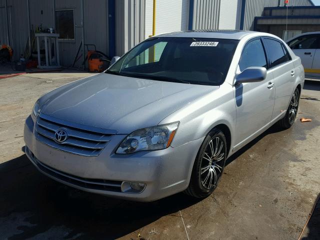 4T1BK36B55U061594 - 2005 TOYOTA AVALON XL SILVER photo 2