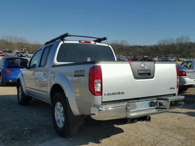 1N6AD07W56C411644 - 2006 NISSAN FRONTIER C SILVER photo 3