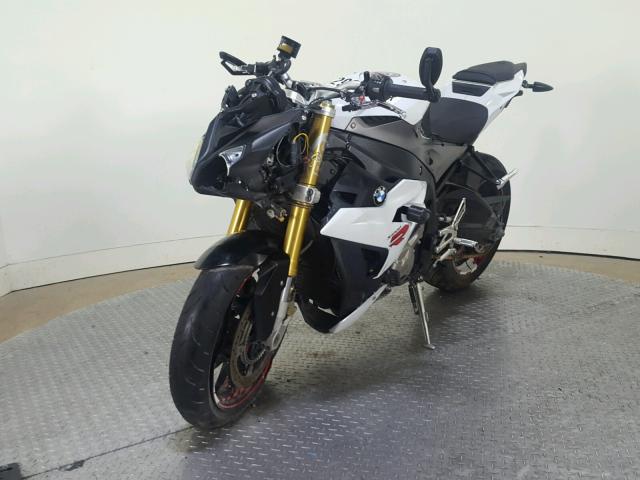 WB10D1209GZ696819 - 2016 BMW S 1000 R WHITE photo 4