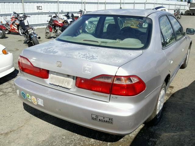 1HGCG5649XA139551 - 1999 HONDA ACCORD LX SILVER photo 4