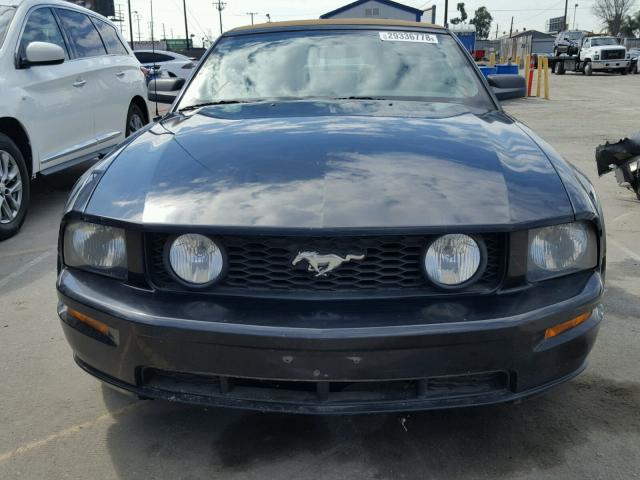 1ZVFT85HX55196020 - 2005 FORD MUSTANG GT BLACK photo 9