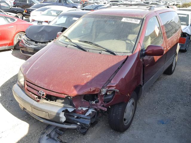 4T3ZF13C42U432705 - 2002 TOYOTA SIENNA LE MAROON photo 2