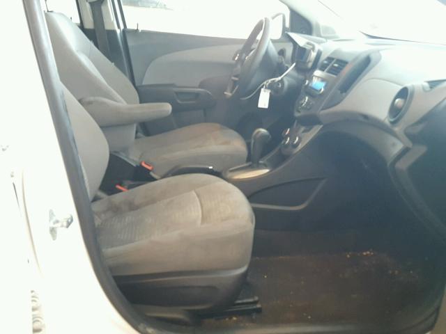 1G1JA5SHXC4185536 - 2012 CHEVROLET SONIC LS თეთრი ფოტო 5