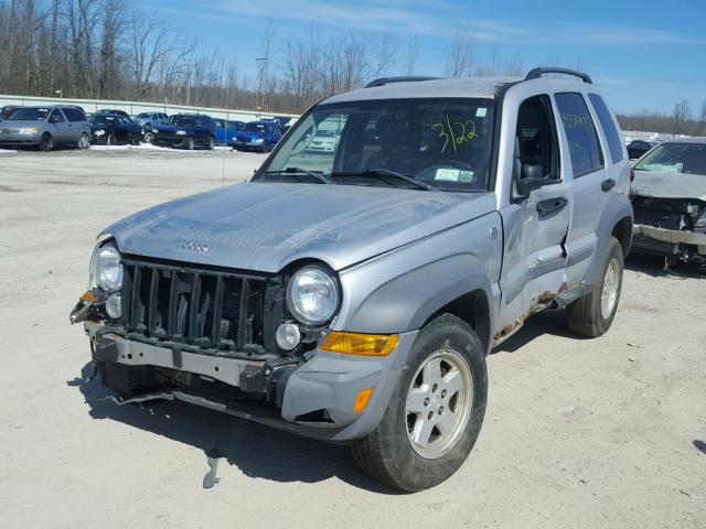 1J4GL48K25W584726 - 2005 JEEP LIBERTY SP SILVER photo 2