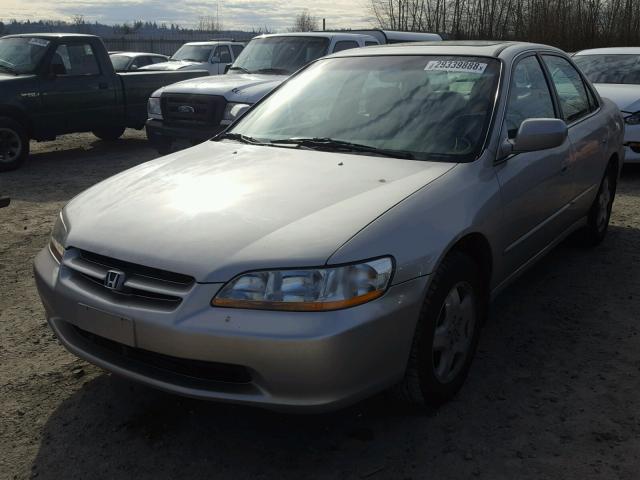 1HGCG1654XA013938 - 1999 HONDA ACCORD EX SILVER photo 2