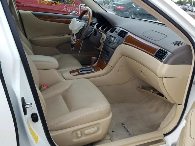 JTHBA30G055138361 - 2005 LEXUS ES 330 WHITE photo 5