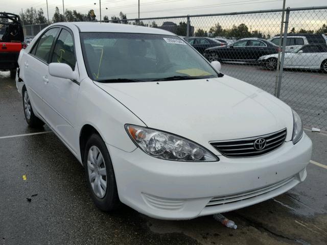 4T1BE32K95U569290 - 2005 TOYOTA CAMRY LE WHITE photo 1