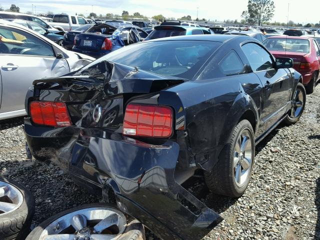 1ZVHT82H965263155 - 2006 FORD MUSTANG GT BLACK photo 4