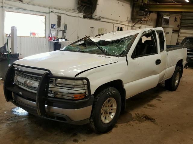 1GCEK19T82E142153 - 2002 CHEVROLET SILVERADO WHITE photo 2