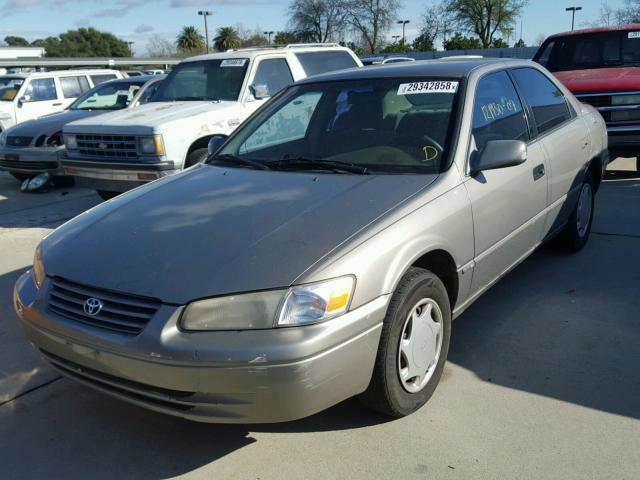 4T1BG22K1WU332489 - 1998 TOYOTA CAMRY CE BEIGE photo 2