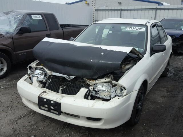 JM1BJ2228Y0241882 - 2000 MAZDA PROTEGE DX WHITE photo 2