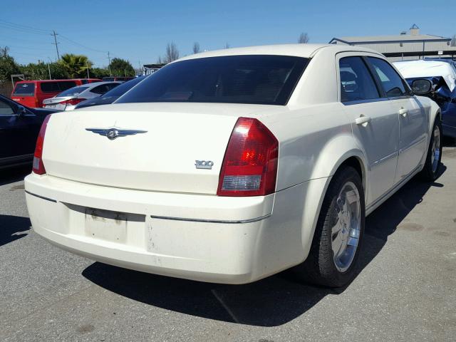 2C3JA53G65H597301 - 2005 CHRYSLER 300 TOURIN CREAM photo 4