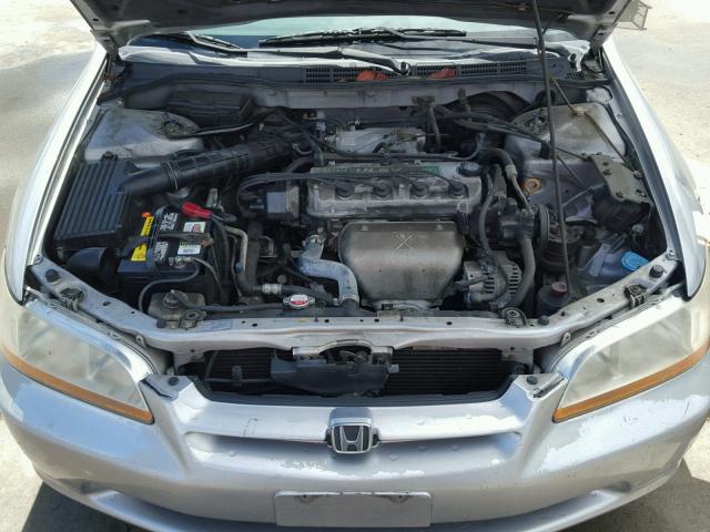 1HGCG6656YA028343 - 2000 HONDA ACCORD LX SILVER photo 7