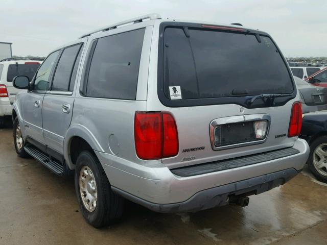 5LMRU27L5WLJ29584 - 1998 LINCOLN NAVIGATOR SILVER photo 3