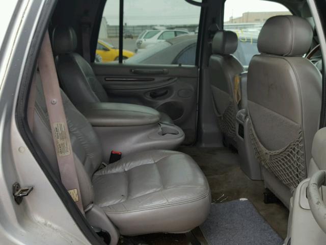 5LMRU27L5WLJ29584 - 1998 LINCOLN NAVIGATOR ვერცხლისფერი ფოტო 6