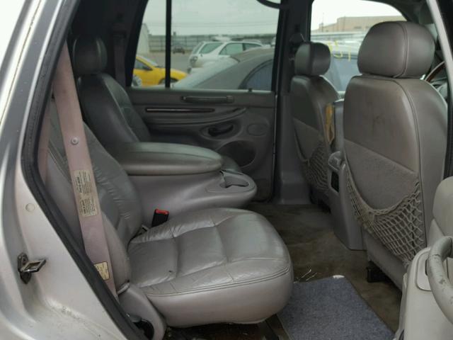 5LMRU27L5WLJ29584 - 1998 LINCOLN NAVIGATOR SILVER photo 6