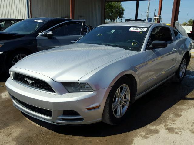 1ZVBP8AM7E5271066 - 2014 FORD MUSTANG SILVER photo 2