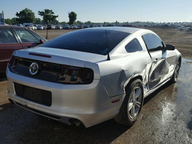 1ZVBP8AM7E5271066 - 2014 FORD MUSTANG SILVER photo 4