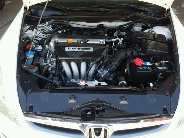 1HGCM56197A055423 - 2007 HONDA ACCORD VAL WHITE photo 7