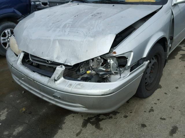 JT2BG22K0Y0513087 - 2000 TOYOTA CAMRY CE SILVER photo 9