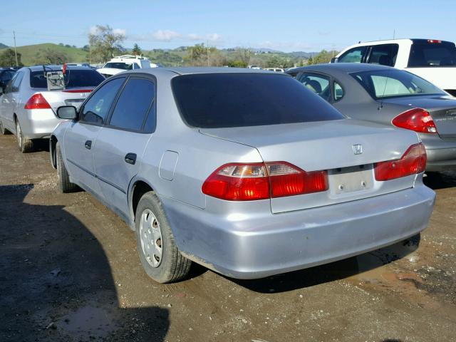 1HGCF8641WA224354 - 1998 HONDA ACCORD DX SILVER photo 3