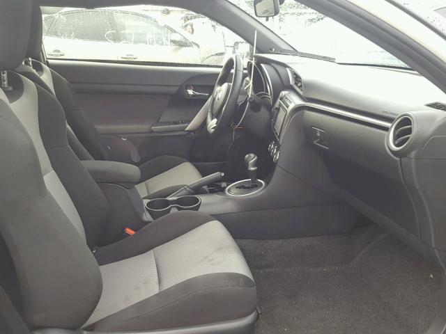 JTKJF5C78GJ019661 - 2016 TOYOTA SCION TC 白色 照片 5