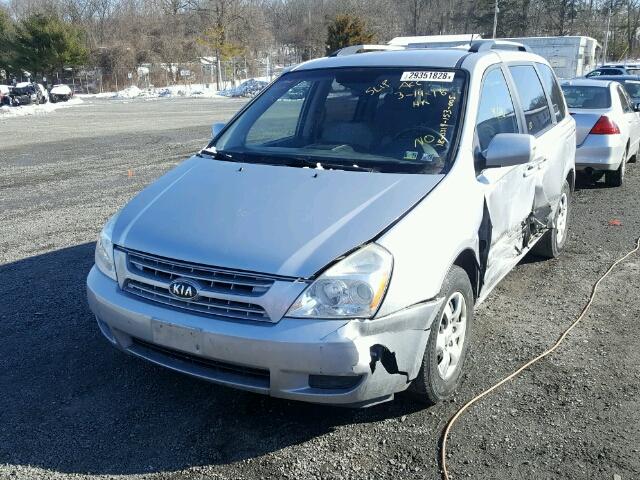 KNDMB133196320946 - 2009 KIA SEDONA SILVER photo 2