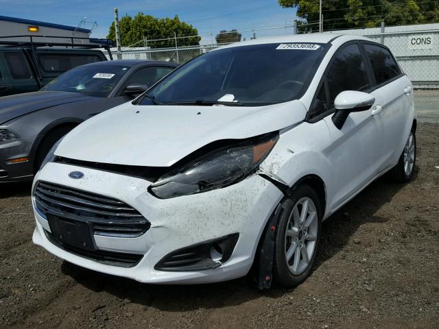 3FADP4EJ7GM120123 - 2016 FORD FIESTA SE WHITE photo 2