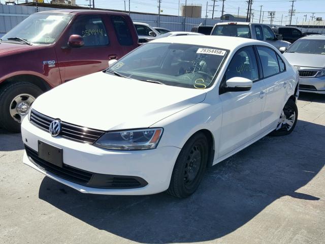 3VWD17AJ5EM226700 - 2014 VOLKSWAGEN JETTA SE WHITE photo 2