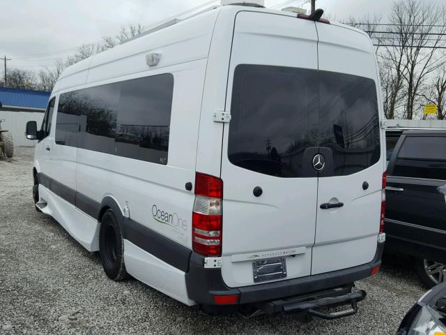 WD3PF4DD1E5891406 - 2014 MERCEDES-BENZ SPRINTER 3 WHITE photo 3