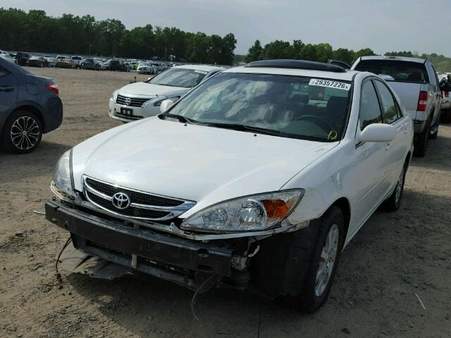 JTDBE32K440276813 - 2004 TOYOTA CAMRY LE/X WHITE photo 2